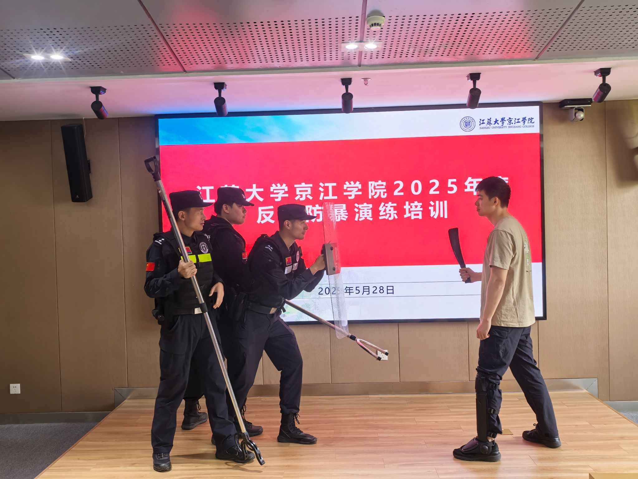 金沙集团1862开展反恐防暴演练筑牢校园安全防线